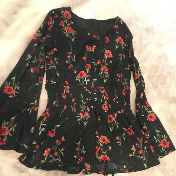 Gorgeous floral blouse - Picture 2 of 7